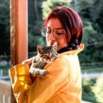 Frau mit Katze
